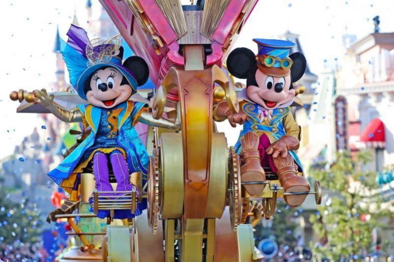 Disneyland csoportosan, párizsi városnézéssel