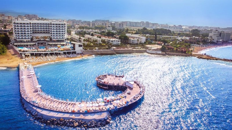 Alanya utazás Azura Deluxe Resort