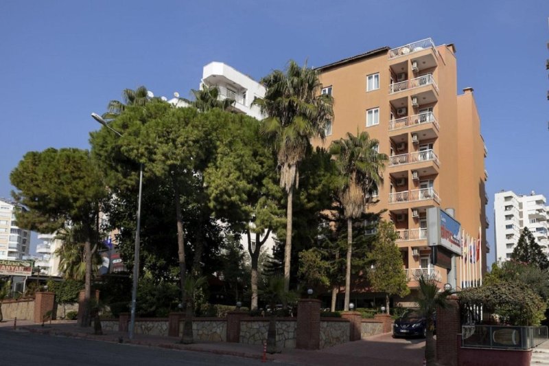 Antalya utazás Dinc Hotel Lara