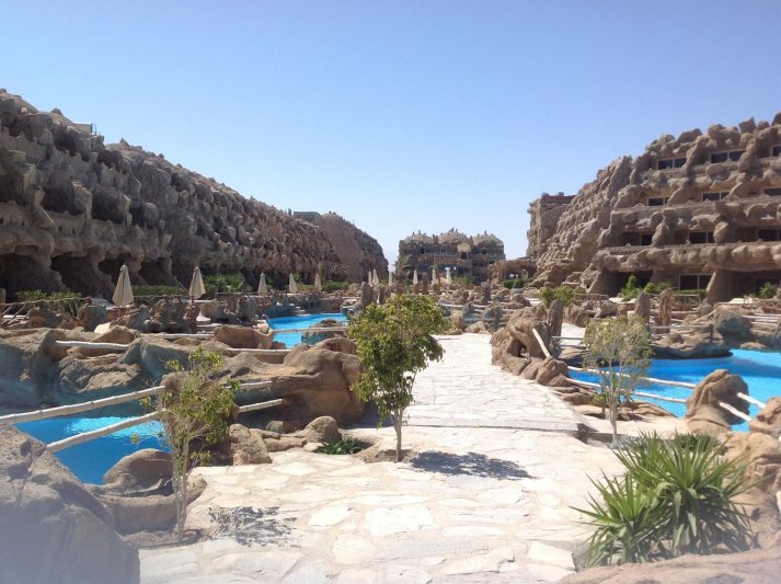 Hurghada utazás Caves Beach Resort