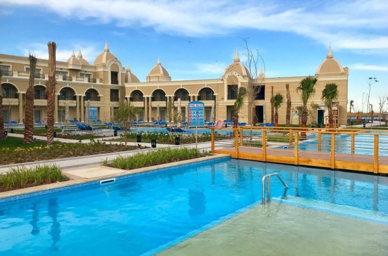 Hurghada utazás Titanic Royal Resort