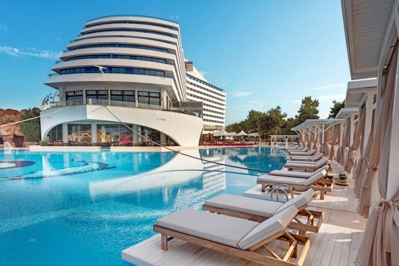 Antalya utazás Titanic Deluxe Lara