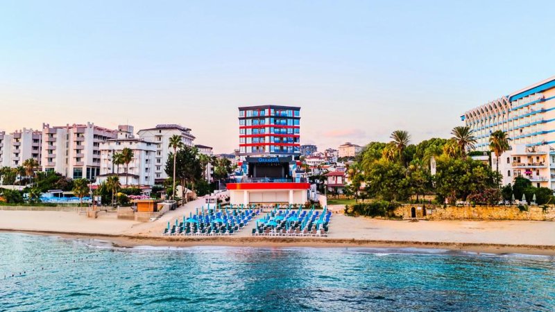 Alanya utazás Granada Luxury Red